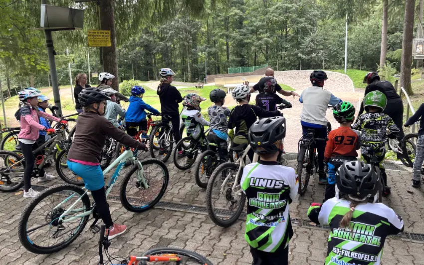 Mehr über den Artikel erfahren Kinderferienprogramm auf der BMX-Bahn